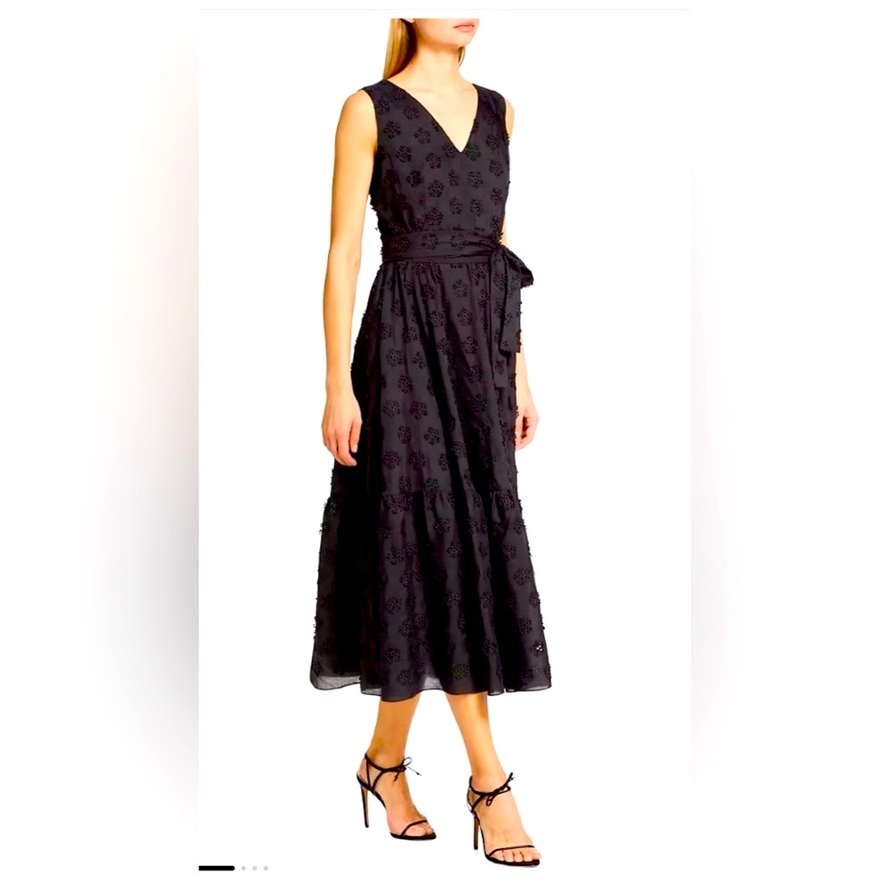 Elie Tahari Simone Dress / Textured V-Neck Maxi Dress / Color Black / Size 8
